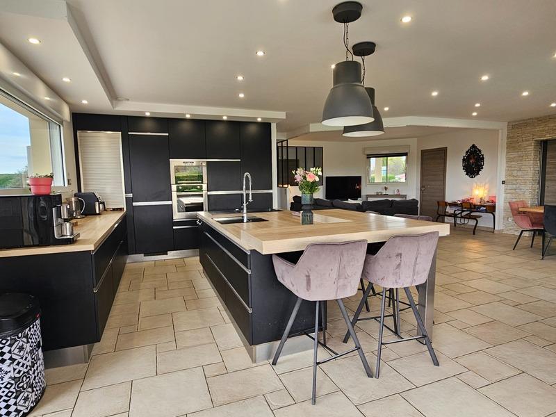 Maison - 202 m² - 7 pièces