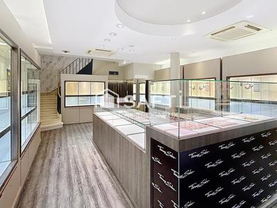 Local commercial - 92 m² - 4 pièces