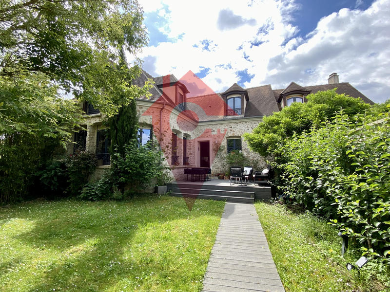 Maison - 210 m² - 8 pièces