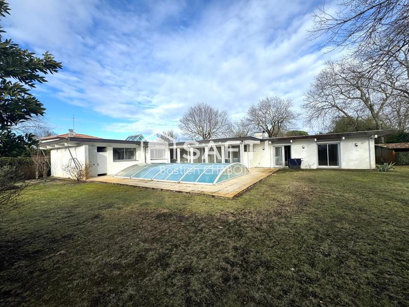 Maison - 252 m² - 6 pièces