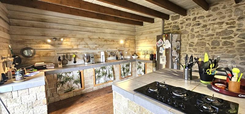 Maison - 240 m² - 6 pièces