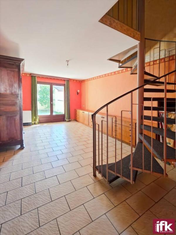 Maison - 104 m² - 6 pièces