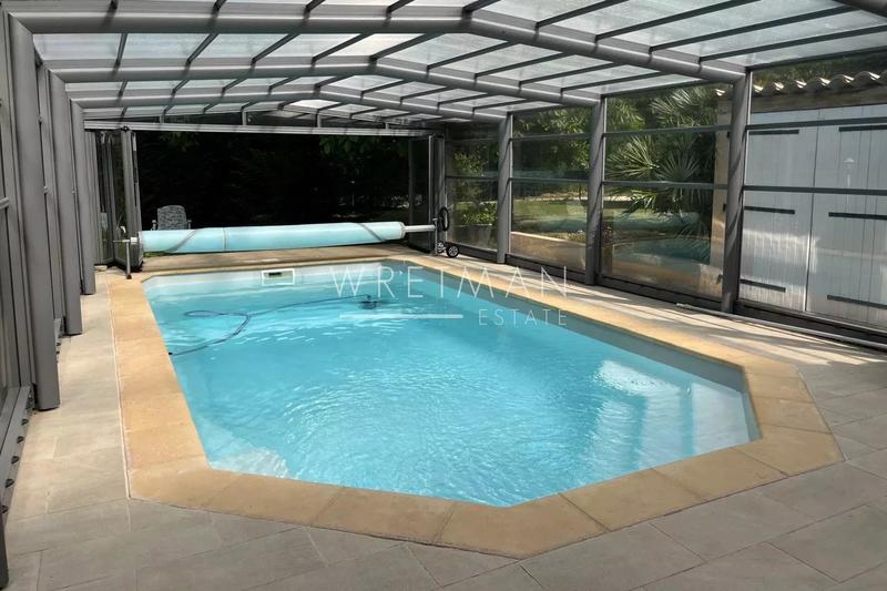 Villa - 199 m² - 10 pièces