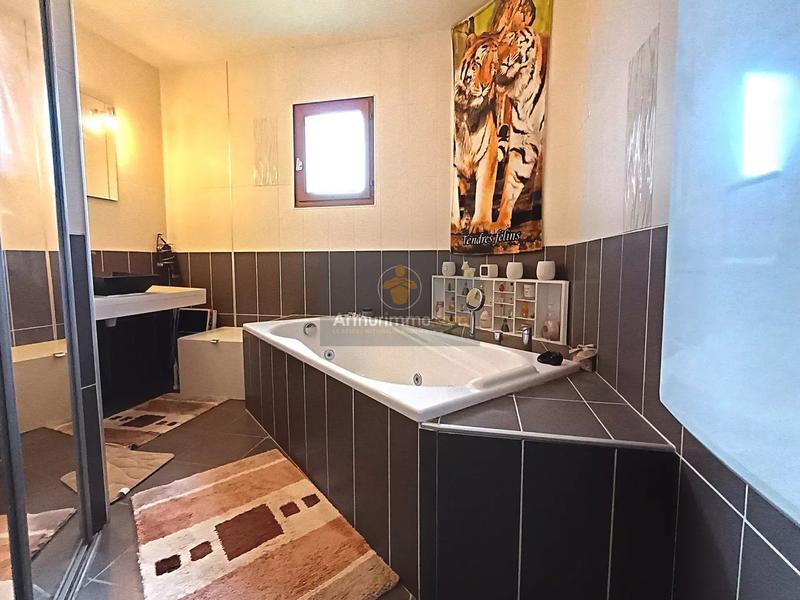 Maison - 93 m² - 4 pièces