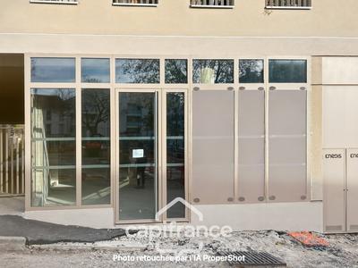 Local commercial - 74 m² - 1 pièce