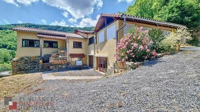 Propriété - 530 m² - 17 pièces