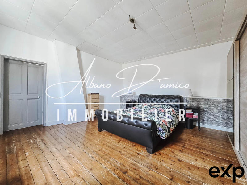 Maison - 182 m² - 9 pièces