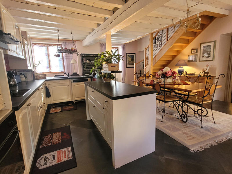 Maison - 237 m² - 10 pièces