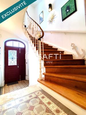 Maison - 216 m² - 9 pièces