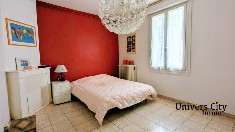 Maison - 235 m² - 9 pièces