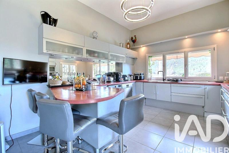 Maison - 200 m² - 5 pièces