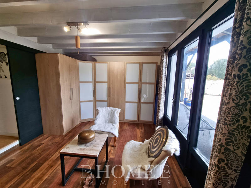 Maison - 212 m² - 10 pièces