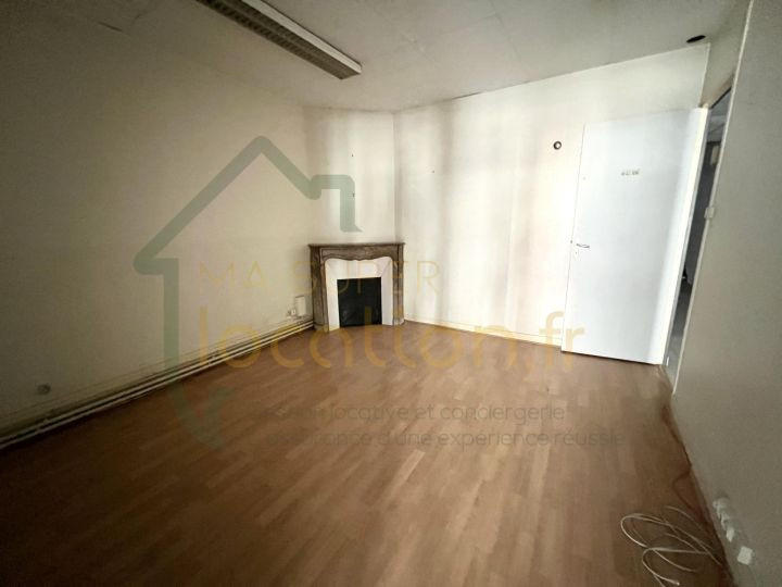 Local commercial - 369 m² - 2 pièces
