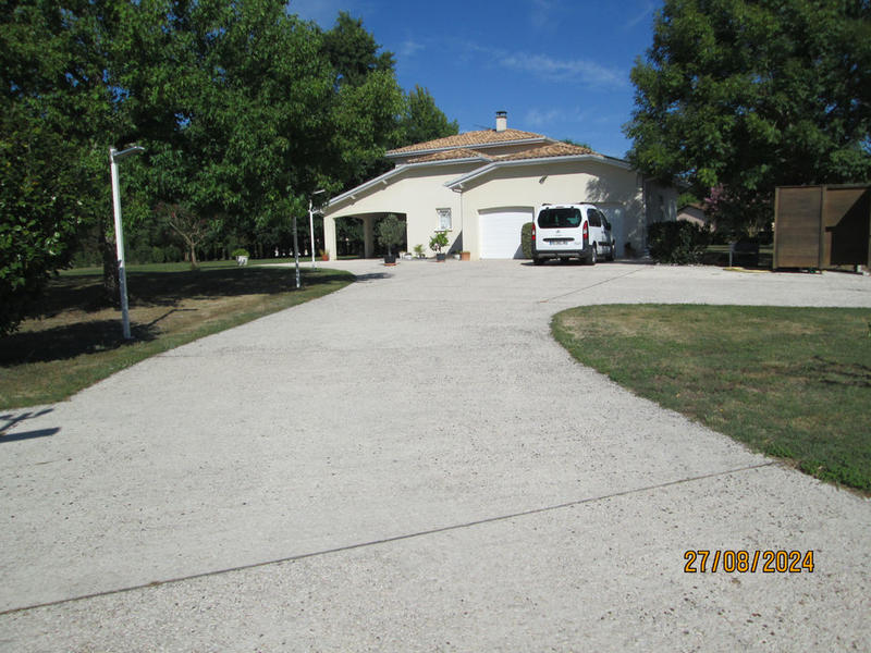 Maison - 221 m² - 8 pièces