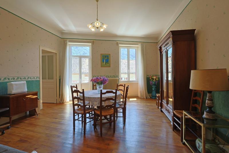 Maison de village - 257 m² - 9 pièces