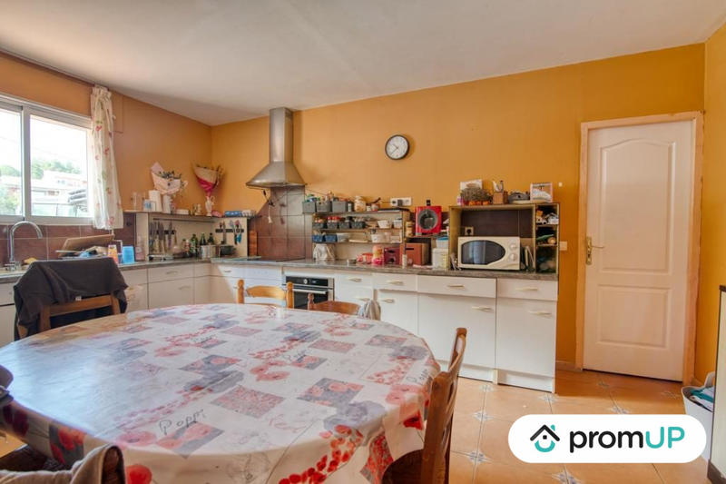 Maison - 285 m² - 10 pièces