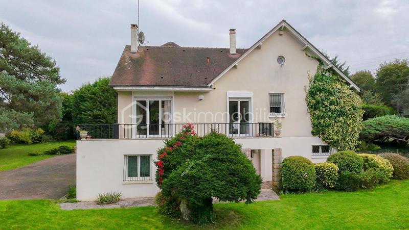 Maison traditionnelle - 222 m² - 6 pièces