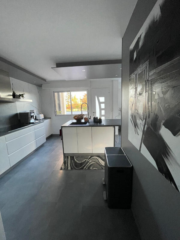 Maison - 220 m² - 8 pièces