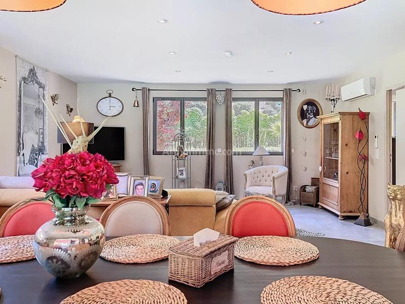 Maison - 215 m² - 7 pièces