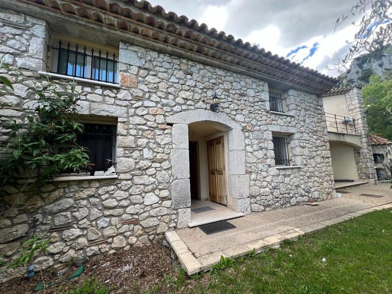 Maison - 222 m² - 5 pièces