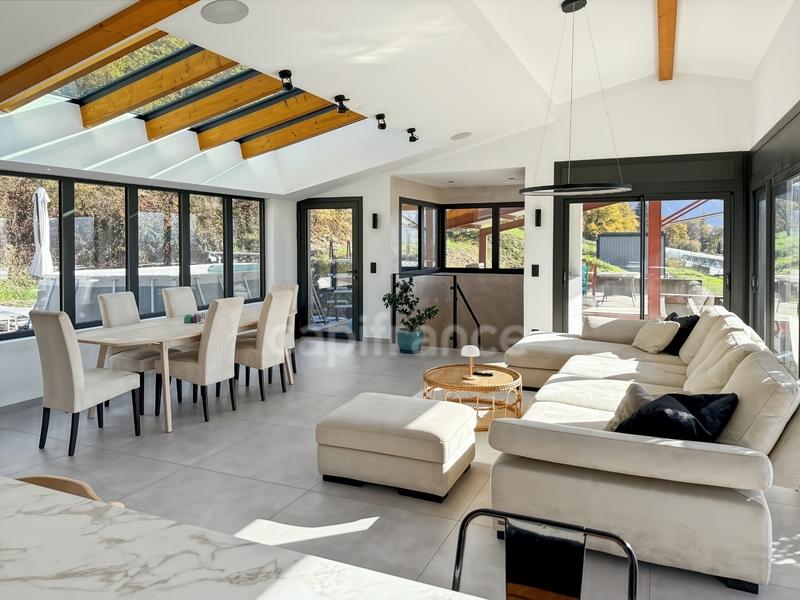 Maison - 160 m² - 6 pièces