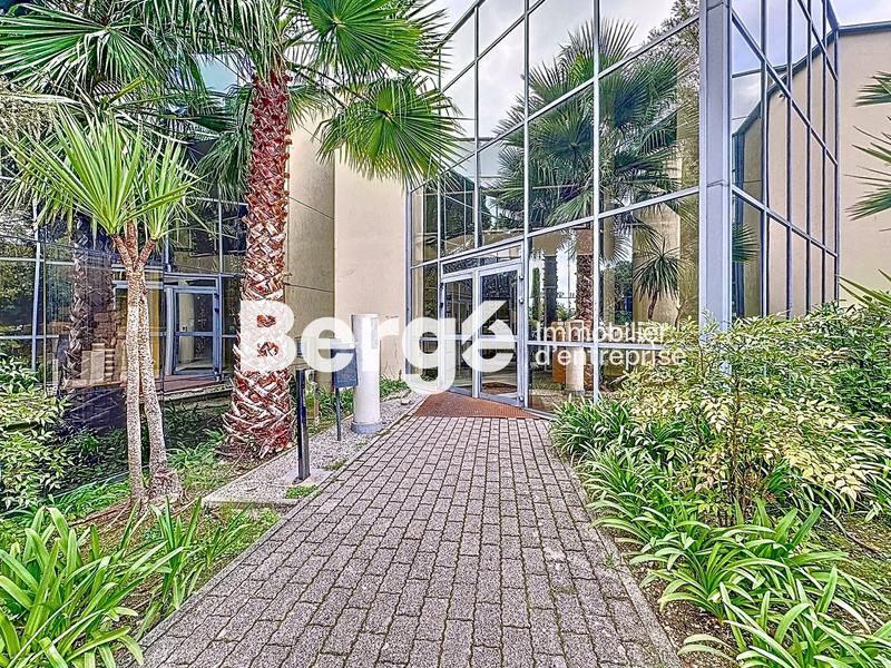 Bureau - 685 m²
