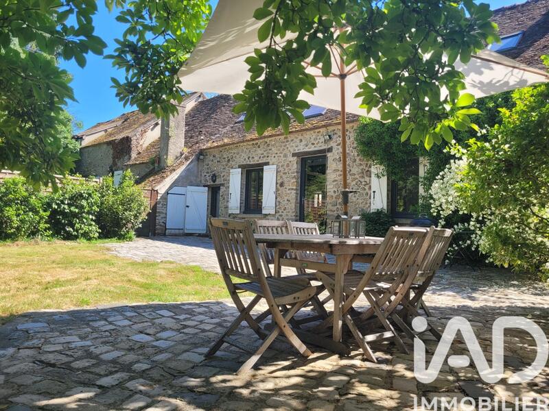 Maison - 280 m² - 10 pièces