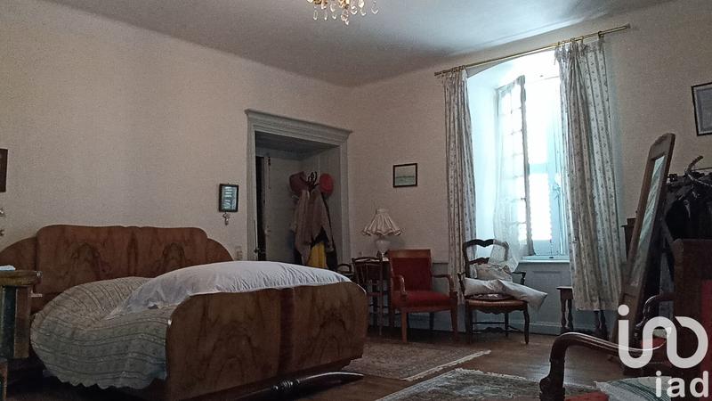 Maison - 330 m² - 8 pièces