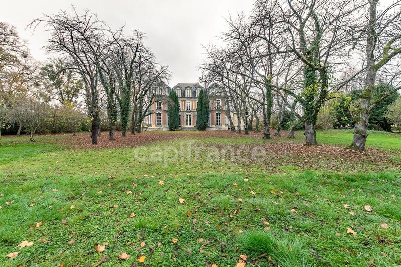 Château - 736 m² - 30 pièces