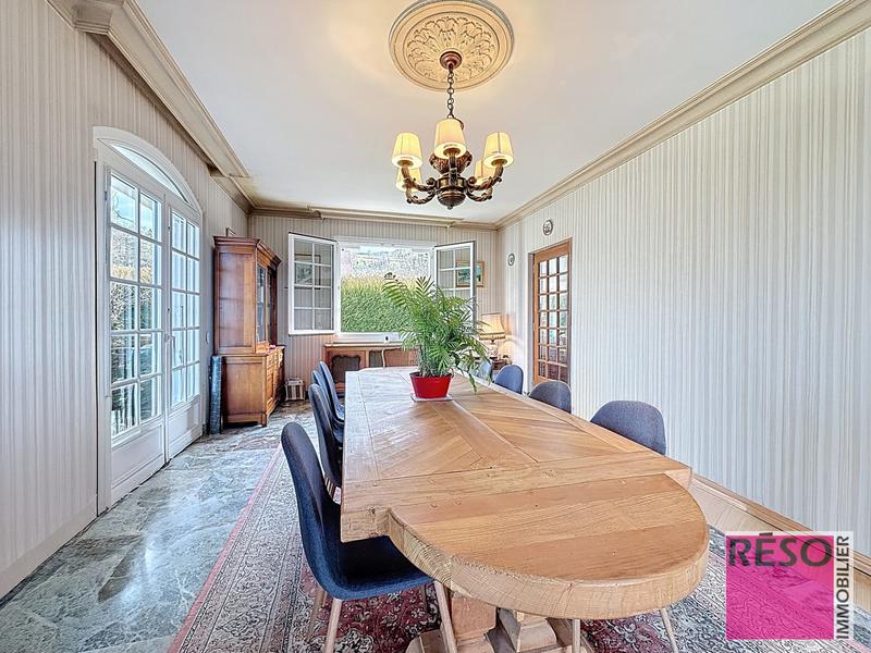 Maison - 230 m² - 7 pièces