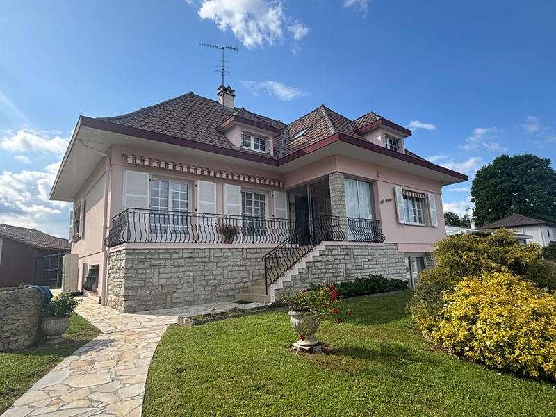 Maison - 250 m² - 7 pièces