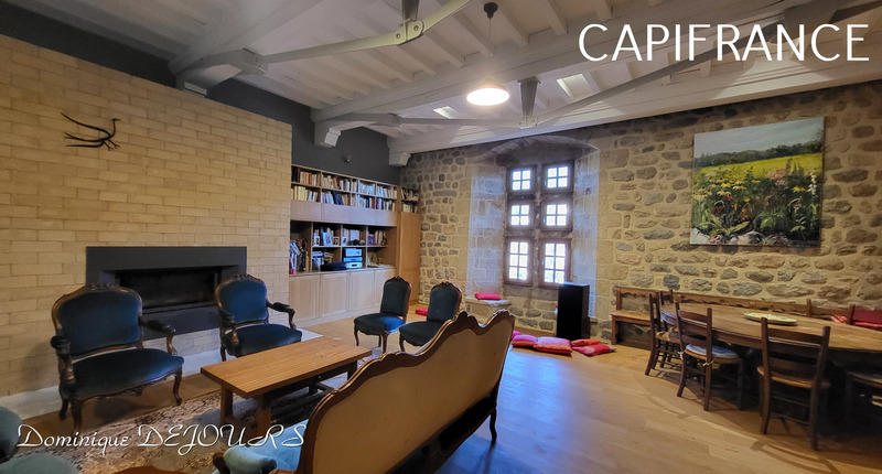 Maison - 285 m² - 10 pièces