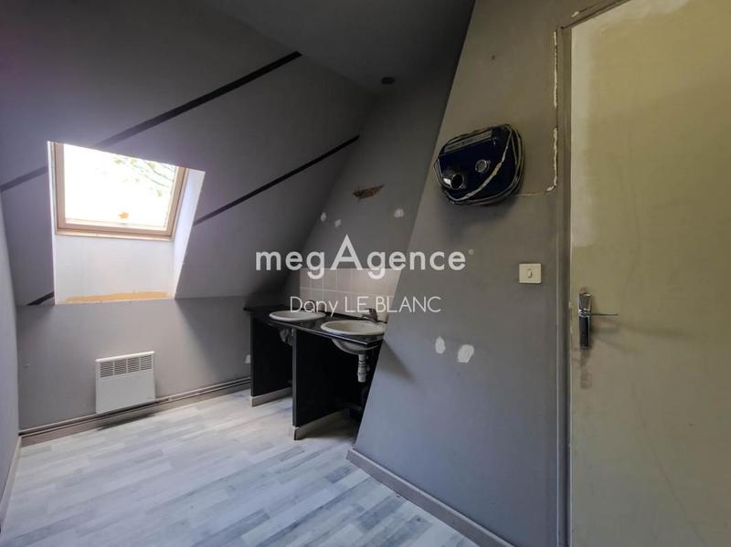 Local commercial - 200 m² - 6 pièces