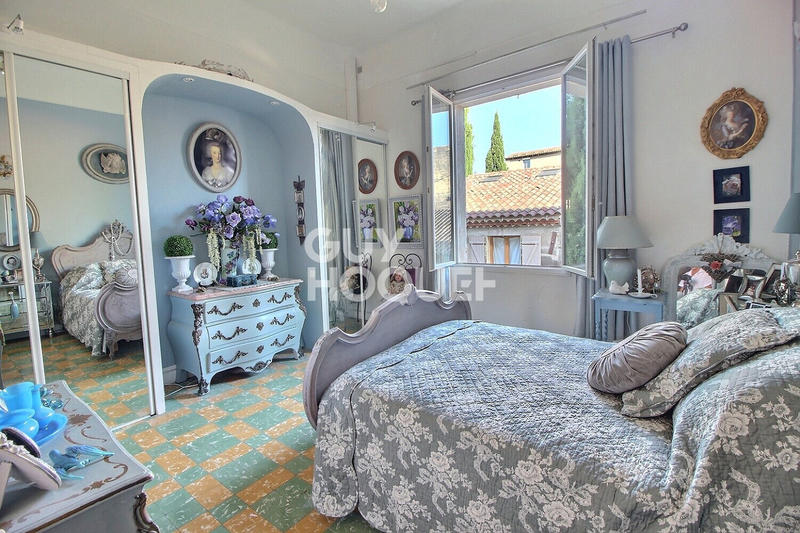 Maison de ville - 350 m² - 9 pièces