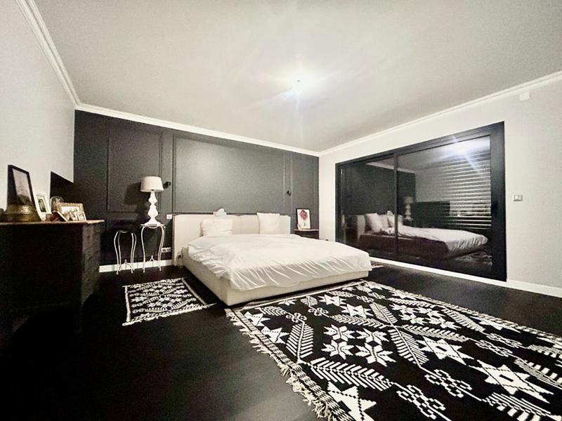 Maison - 205 m² - 7 pièces