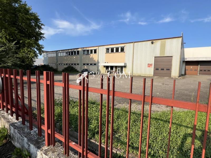 Entrepôt - 3 860 m²