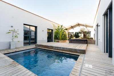 Maison contemporaine - 350 m² - 9 pièces