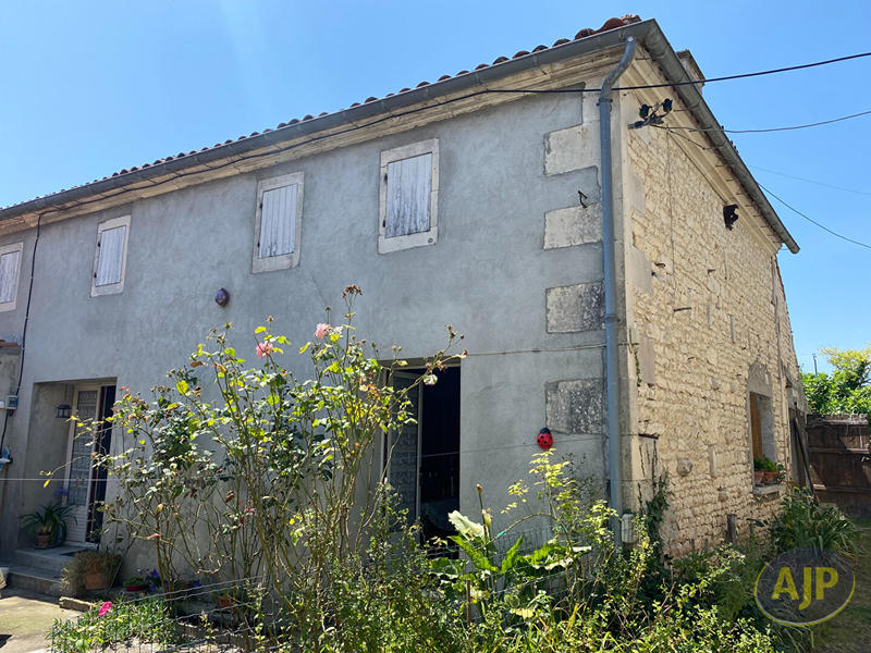 Maison - 90 m² - 5 pièces