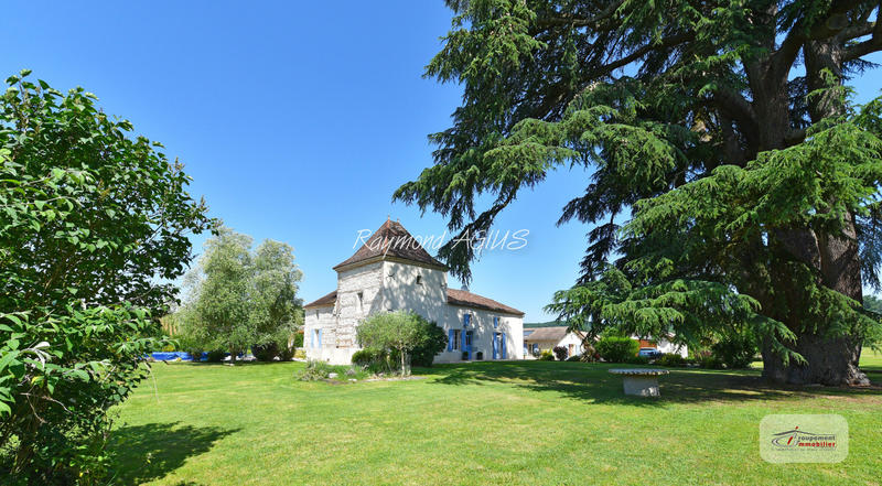 Maison - 515 m² - 16 pièces