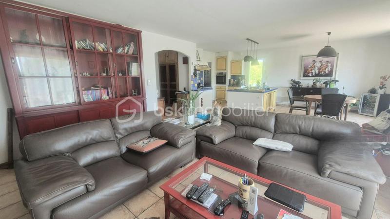 Villa - 252 m² - 9 pièces