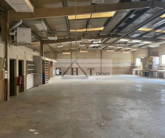 Entrepôt - 710 m²