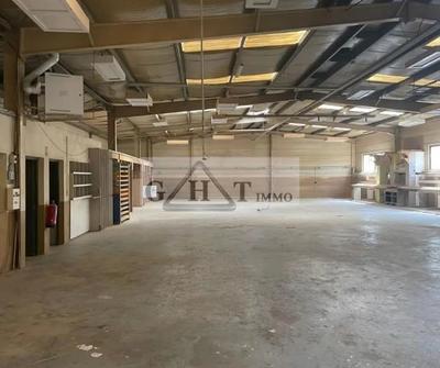 Entrepôt - 710 m²