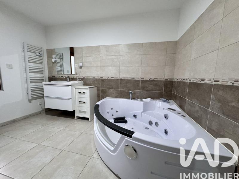 Maison - 184 m² - 8 pièces