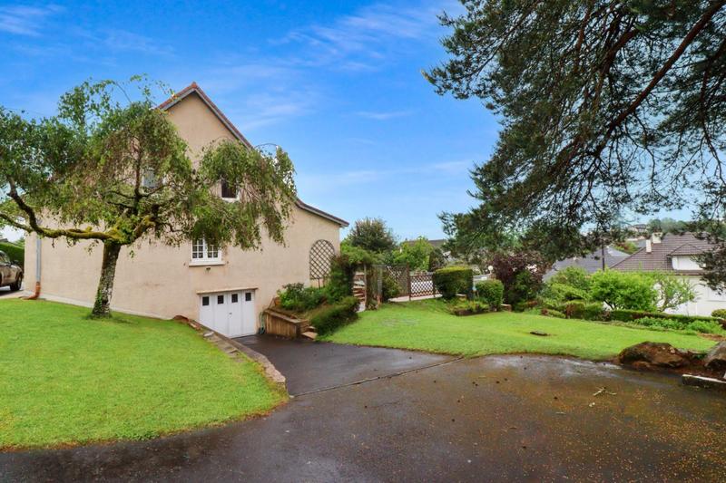 Maison - 265 m² - 10 pièces