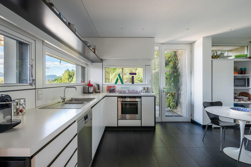 Maison - 220 m² - 8 pièces