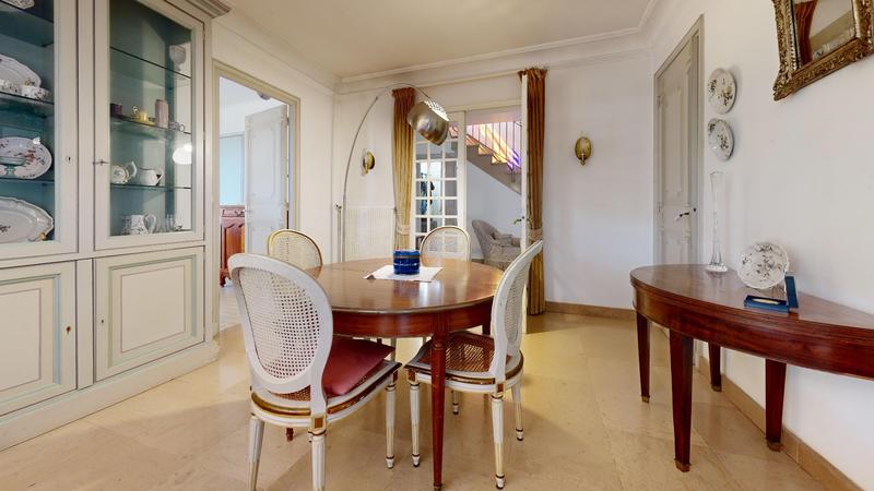 Maison - 320 m² - 8 pièces