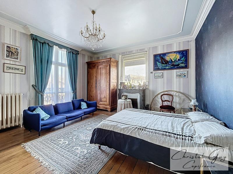 Maison bourgeoise - 337 m² - 10 pièces