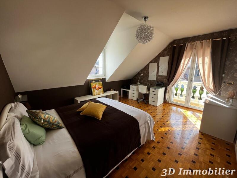 Maison - 210 m² - 10 pièces