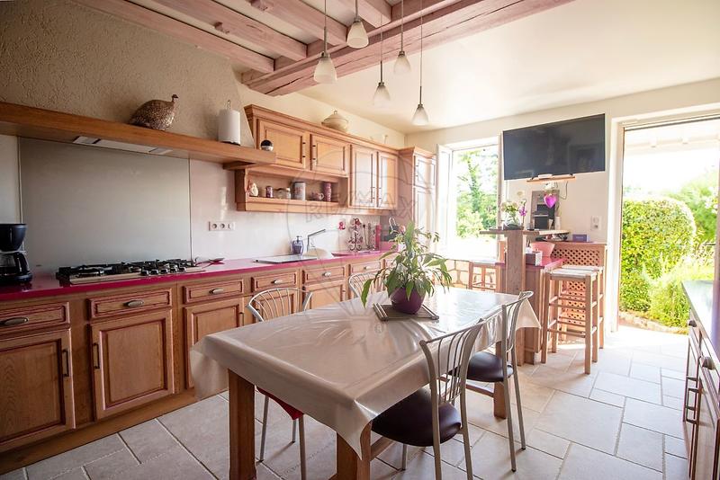 Propriété - 235 m² - 11 pièces