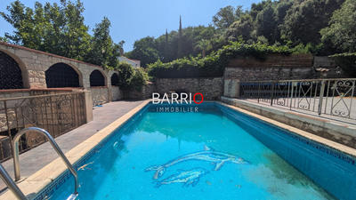 Maison traditionnelle - 300 m² - 16 pièces